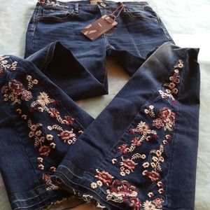 New Driftwood jeans size 28 embroidered